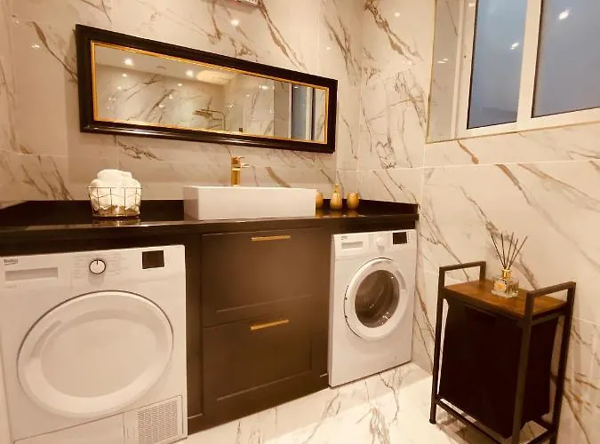 Azure Gold Apartment *