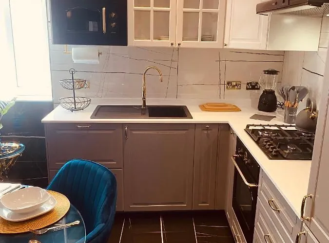 Azure Gold Apartment *