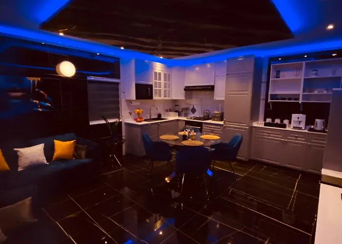 Azure Gold Apartment *