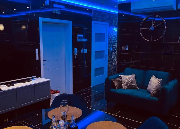 Azure Gold Apartment *