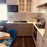 Azure Gold Apartment *