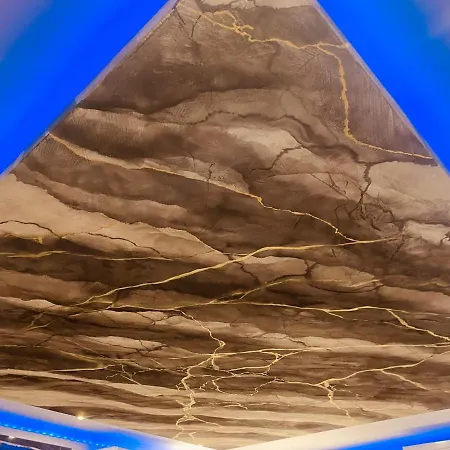 Azure Gold Apartment *