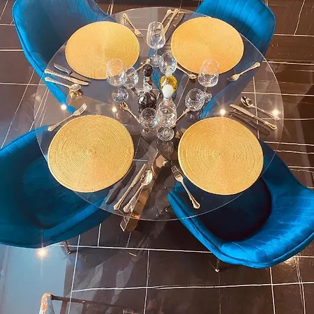 Azure Gold شقة