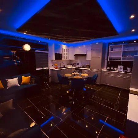Azure Gold Apartment *