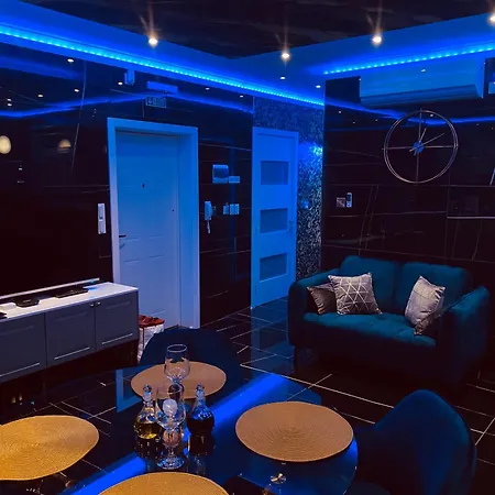 Azure Gold Apartment *