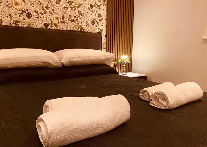 Azure Gold 아파트